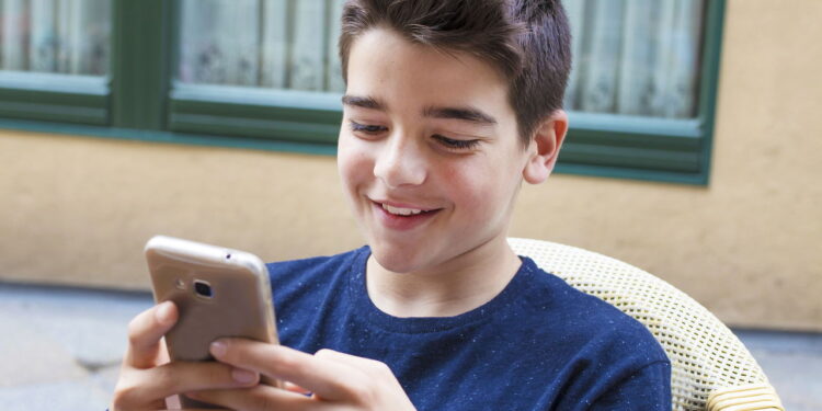 Passar muito tempo online pode prejudicar a criatividade, segundo especialistas