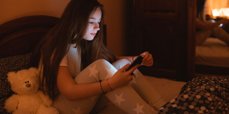 Como a exposição na internet afeta crianças, segundo psicólogos