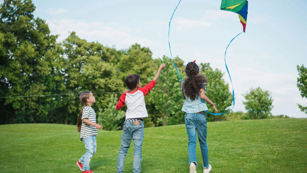 Crianças muito conectadas podem ter mais dificuldade de socialização, segundo especialistas