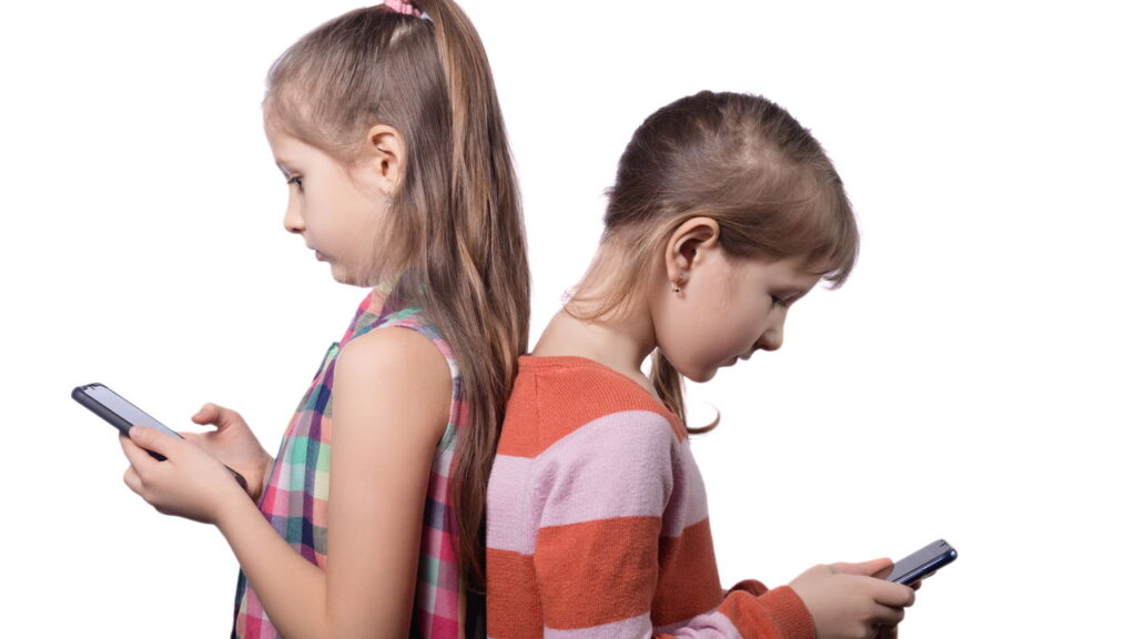 Adultização nas redes sociais afeta autoestima, segundo a psicologia