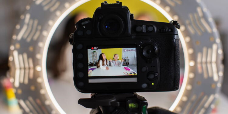 Como a criação de conteudo na internet afeta a cabeça de uma criança