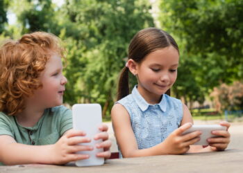 O impacto das redes sociais na adultização infantil, segundo psicóloga