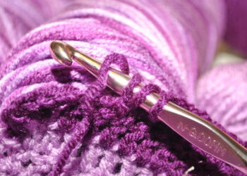 Sousplat de crochê transforma qualquer mesa com charme e cuidado