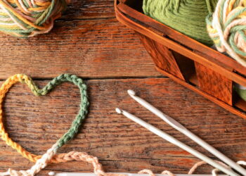 Amigurumi de personagem queridinho encanta que ama crochê