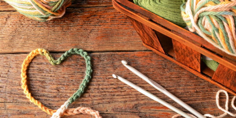 Amigurumi de personagem queridinho encanta que ama crochê