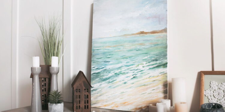 Transforme sua parede com quadros e pôsteres organizados em galeria