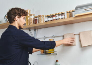 Como organizar a despensa gastando pouco e ganhando espaço!