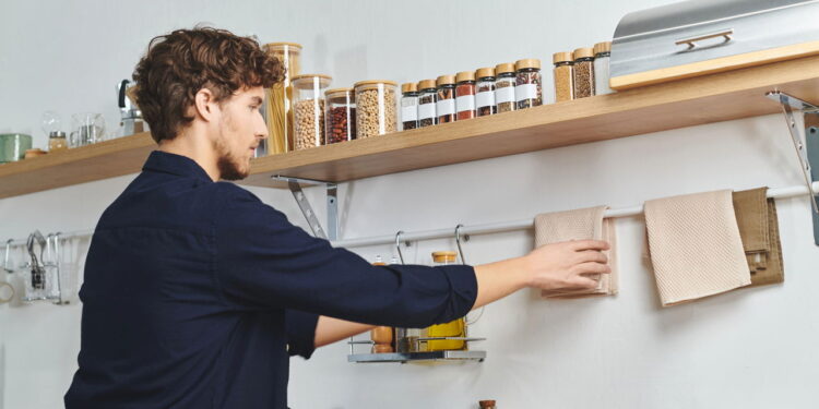 Como organizar a despensa gastando pouco e ganhando espaço!