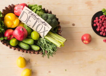5 alimentos detox que ajudam a desinchar e perder peso naturalmente