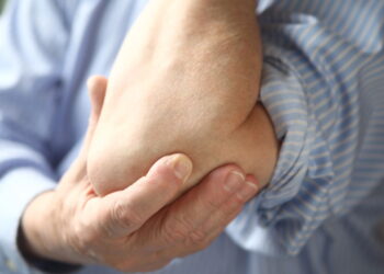 Dor no cotovelo que não passa pode ser epicondilite medial e o risco é maior do que parece