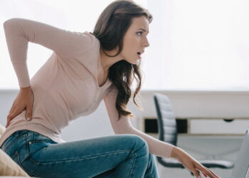 Nem alongamento, nem massagem: jeito rápido de aliviar dores nas costas