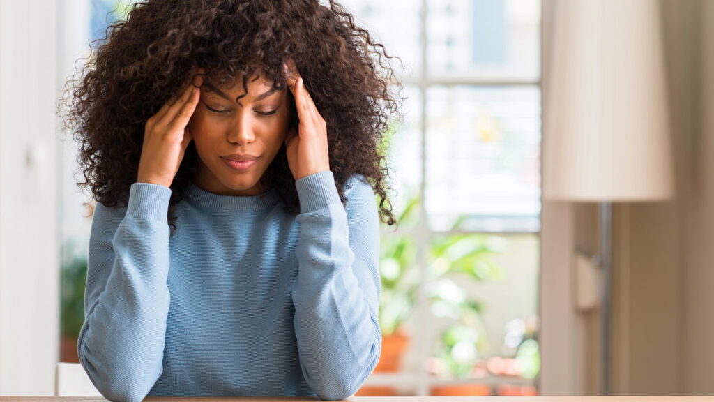 É possível reduzir dores de cabeça sem analgésicos? O que dizem os neurologistas