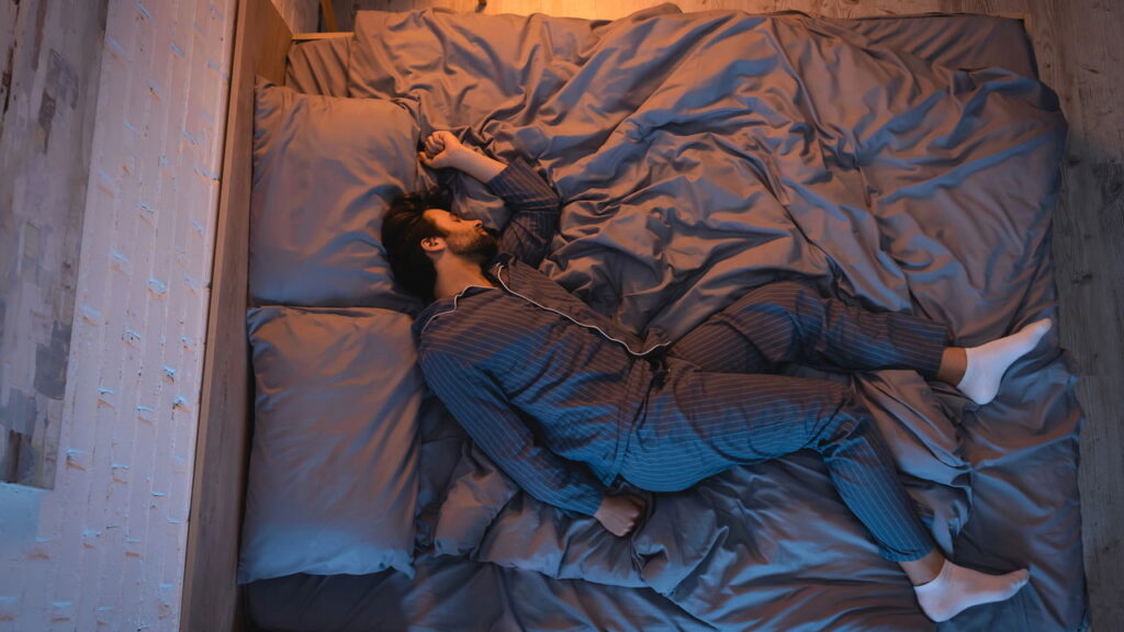 Dormir dessa forma potencializa a memória e o aprendizado, segundo neurologistas