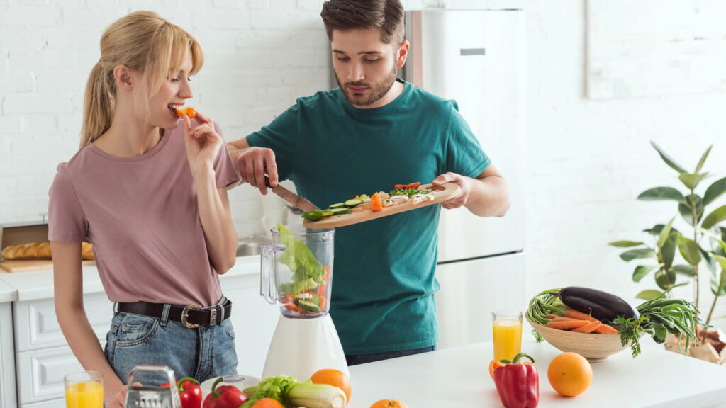 Segundo nutricionistas, comer frutas à noite realmente engorda?