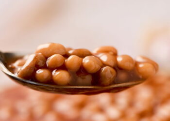 Pouca gente sabe, mas colocar esses temperos no feijão faz bem para a saúde