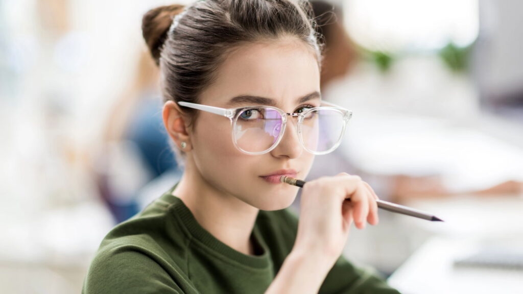 Por que esquecer nomes não é sinal de falta de atenção, segundo neurologistas