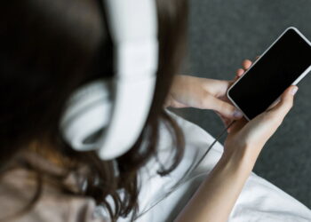 Os 3 fones de ouvido inteligentes que transformam sua experiência sonora