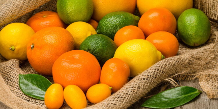 Essas frutas ajudam na absorção de ferro, segundo nutricionistas