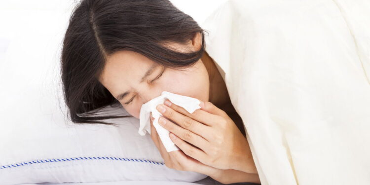 Treinar com gripe ou dor no corpo pode ser mais perigoso do que você imagina e causar complicações sérias