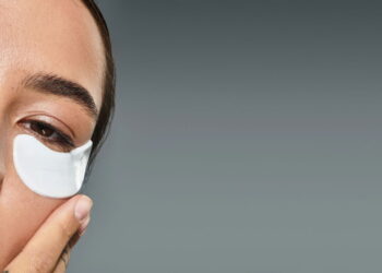 Nem esfoliante, nem tônico: o passo simples que deixa a pele mais uniforme