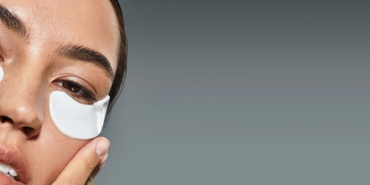 Nem esfoliante, nem tônico: o passo simples que deixa a pele mais uniforme