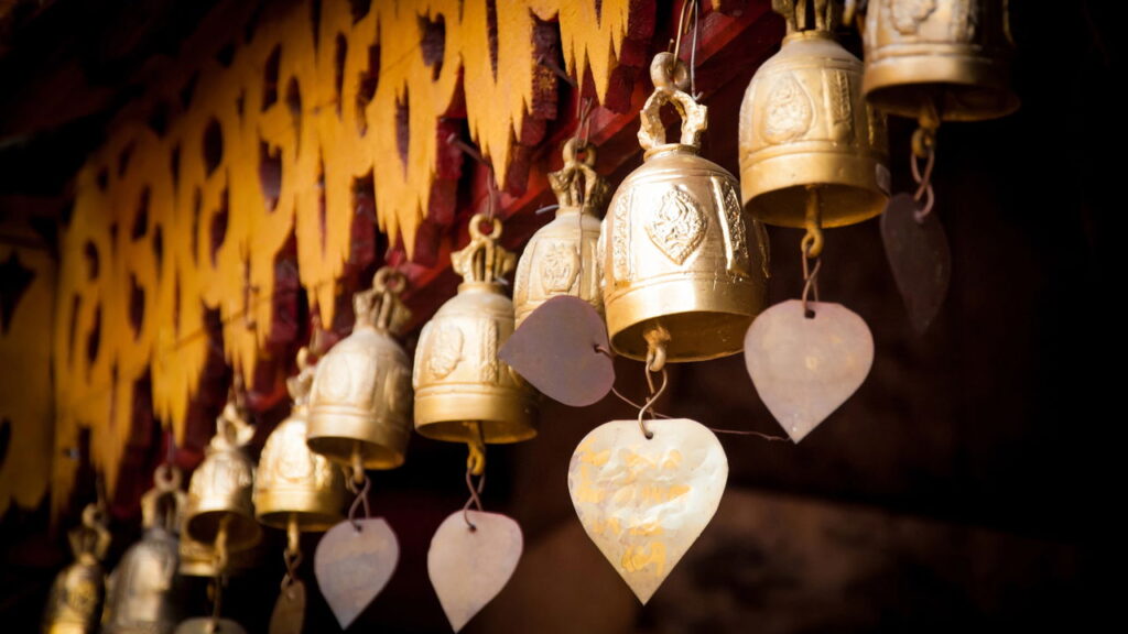 Qual é a verdadeira finalidade de pendurar sinos de vento na varanda segundo o Feng Shui