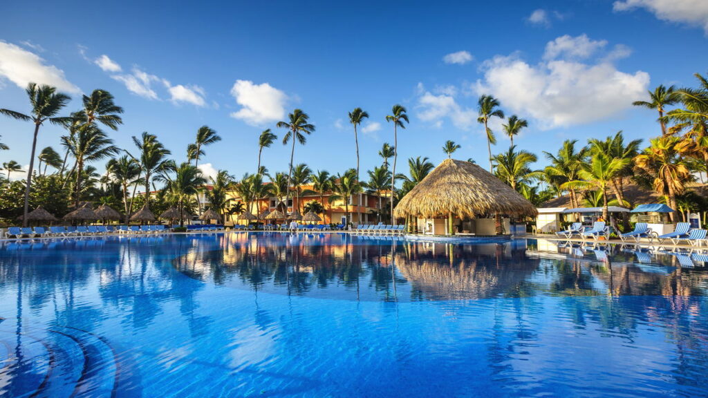 Cidade conhecida por suas praias deslumbrantes e resorts luxuosos!