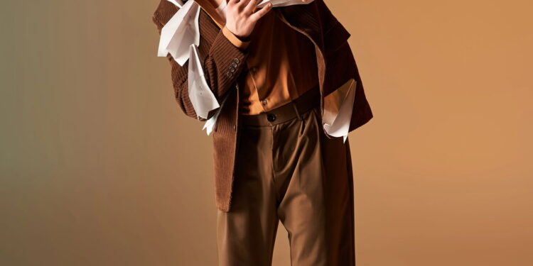 Os 5 casacos que vão dominar o inverno de 2025 nas ruas