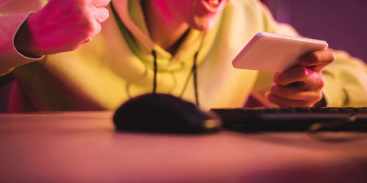 Seu celular pode virar um videogame com um toque só