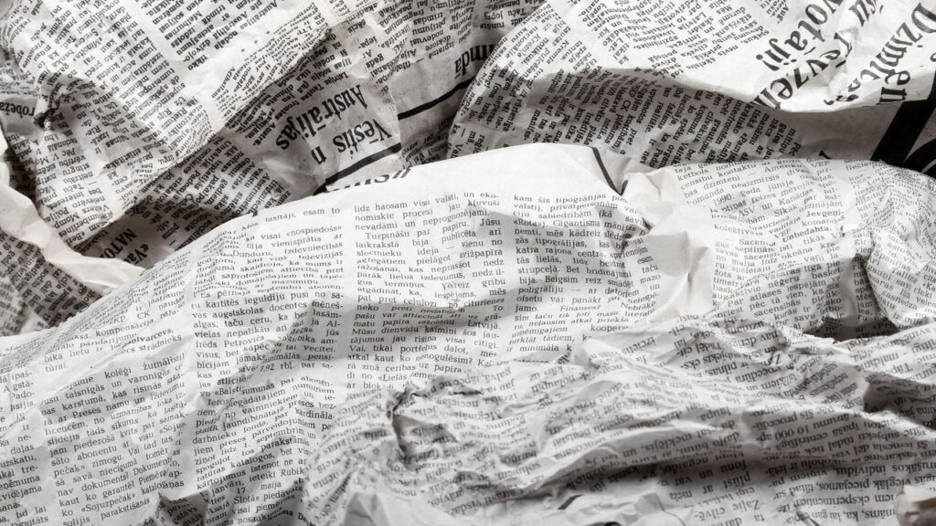 Tudo que você precisa é de um jornal. As vespas desaparecerão em pouco tempo