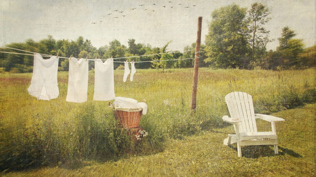 Nem sabão em pó, nem amaciante: essa é a forma mais eficiente de lavar roupas brancas