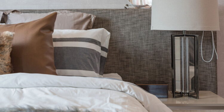 Renove seu quarto com cabeceira alternativa simples e criativa