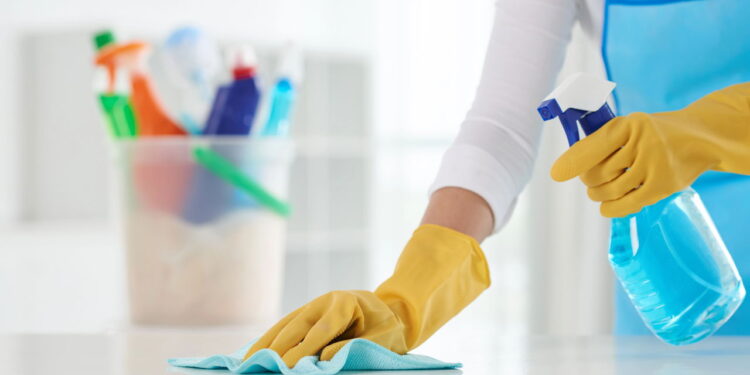 Limpeza ecológica com bicarbonato, vinagre e limão surpreende na prática