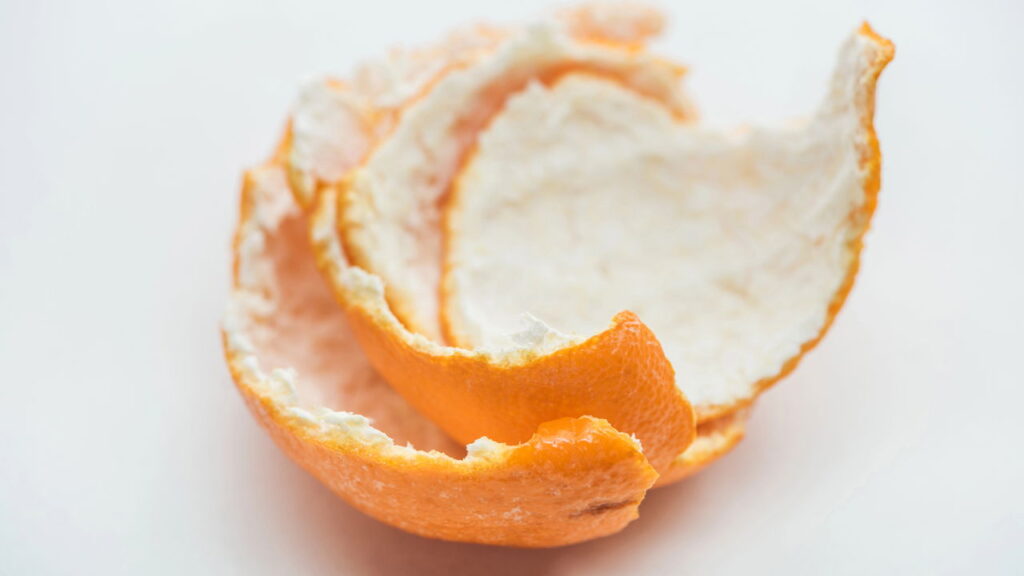 Por que eles recomendam colocar cascas de tangerina nas portas e janelas da sua casa?