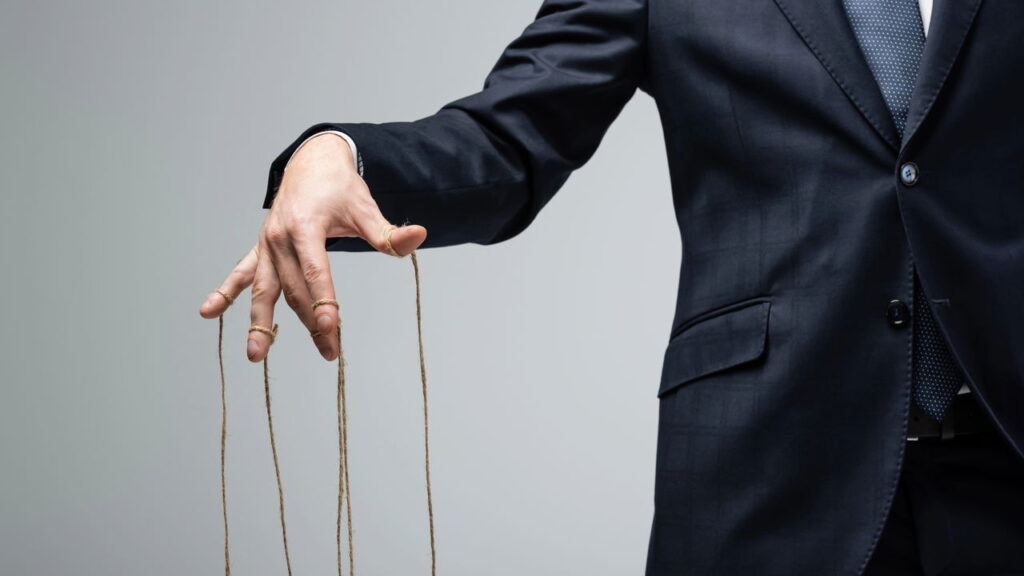 Como identificar se alguém está te manipulando de forma sutil, segundo a psicologia?