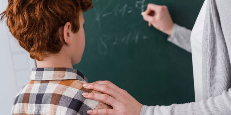 Crianças de 6 anos resolvem a conta em 10 segundos, você também consegue?