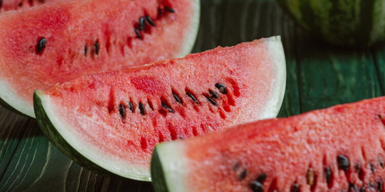 Com este guia rápido você pode ter uma produção excelente dessa fruta refrescante!