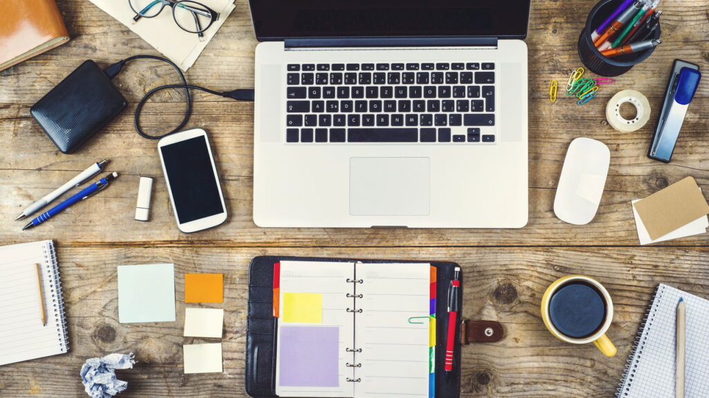 A forma como você organiza sua mesa de trabalho pode refletir seu humor