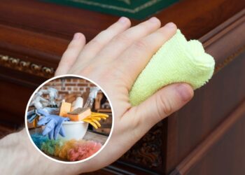 Nem panos secos, nem espanadores: a forma mais eficaz para limpar móveis escuros