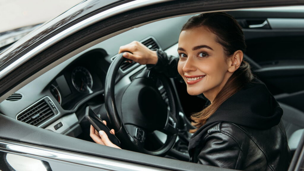 Motoristas comemoram nova forma de ter os documentos do carro sem sair de casa