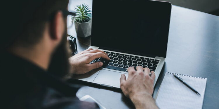 As 3 marcas de notebooks mais duráveis e boas de investir segundo a IA !