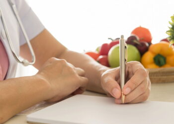 É possível perder peso sem fazer dieta restritiva? O que pensam os nutricionistas