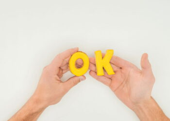 Por que responder só “ok” pode significar mais do que parece segundo a psicologia?