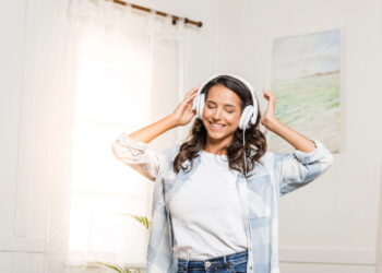 Nem fone caro, nem caixinha: como deixar o som do celular mais potente