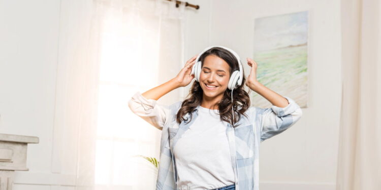 Nem fone caro, nem caixinha: como deixar o som do celular mais potente