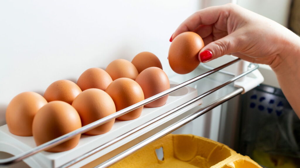 Como identificar um ovo que não está mais próprio para consumo sem quebrar?