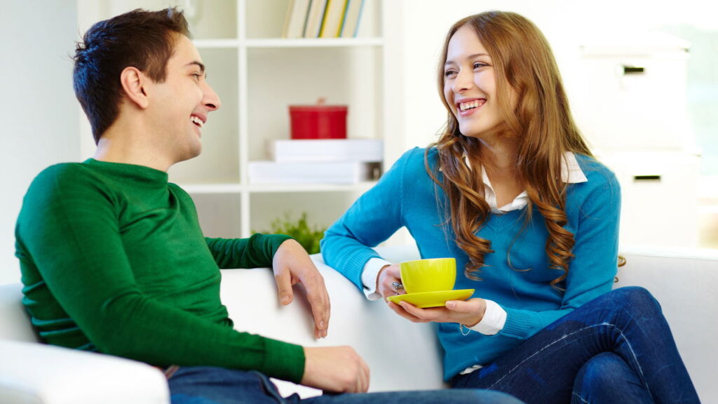 O que significa quando alguém muda o tom de voz com você segundo a psicologia