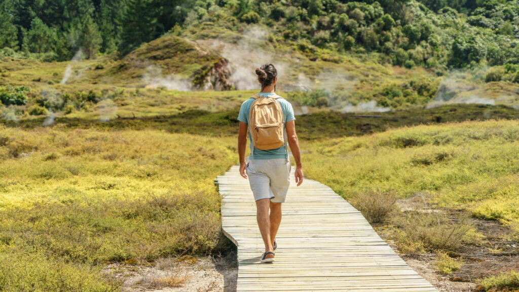 O jeito que você caminha revela traços da sua personalidade, segundo a psicologia