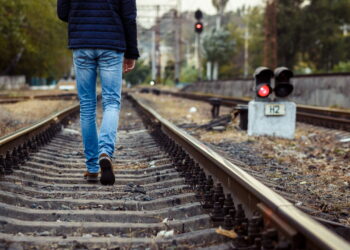 O jeito que você caminha revela traços da sua personalidade, segundo a psicologia