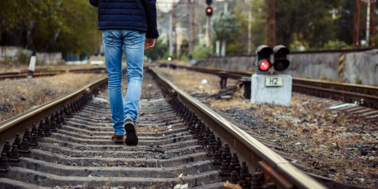 O jeito que você caminha revela traços da sua personalidade, segundo a psicologia